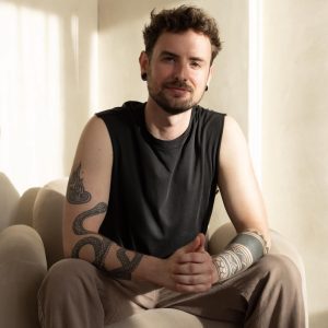 Tomek Raszewski właściciel mahasanti.pl